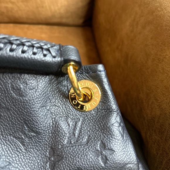 LOUIS VUITTON Artsy MM Empreinte Infini Monogram Shoulder Bag - Picture 2 of 16
